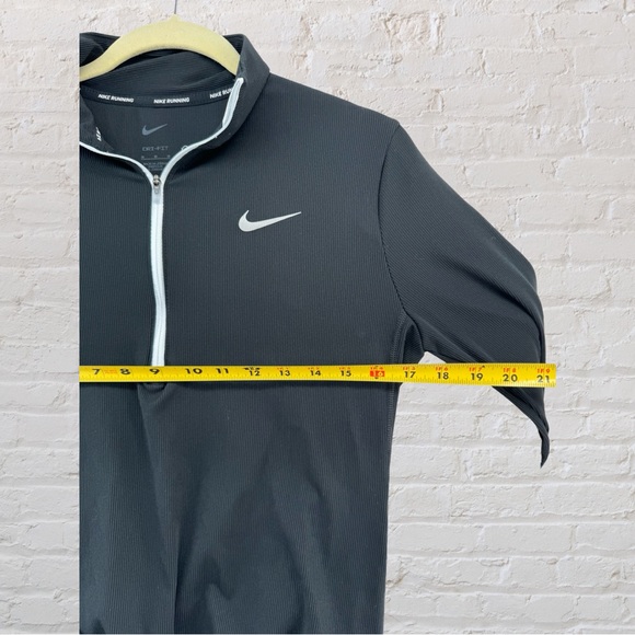 Nike Dri-Fit Element half-zip - Picture 4 of 9